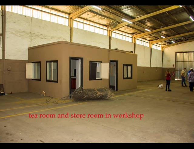 1,800M² BUILDING FOR SALE IN RUSTENBURG INDUSTRIAL
